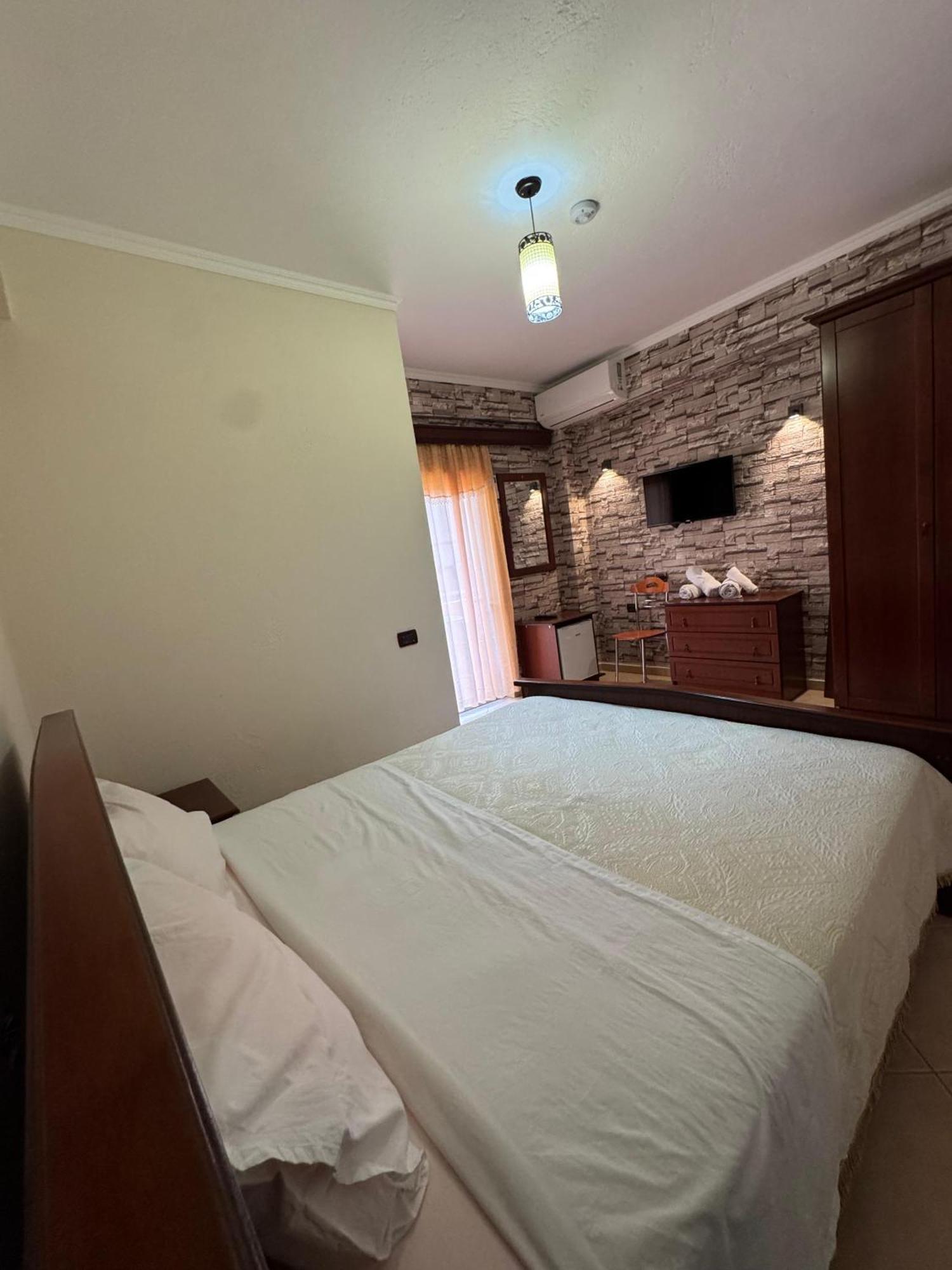 Hotel Restorant Leza Lin Bagian luar foto