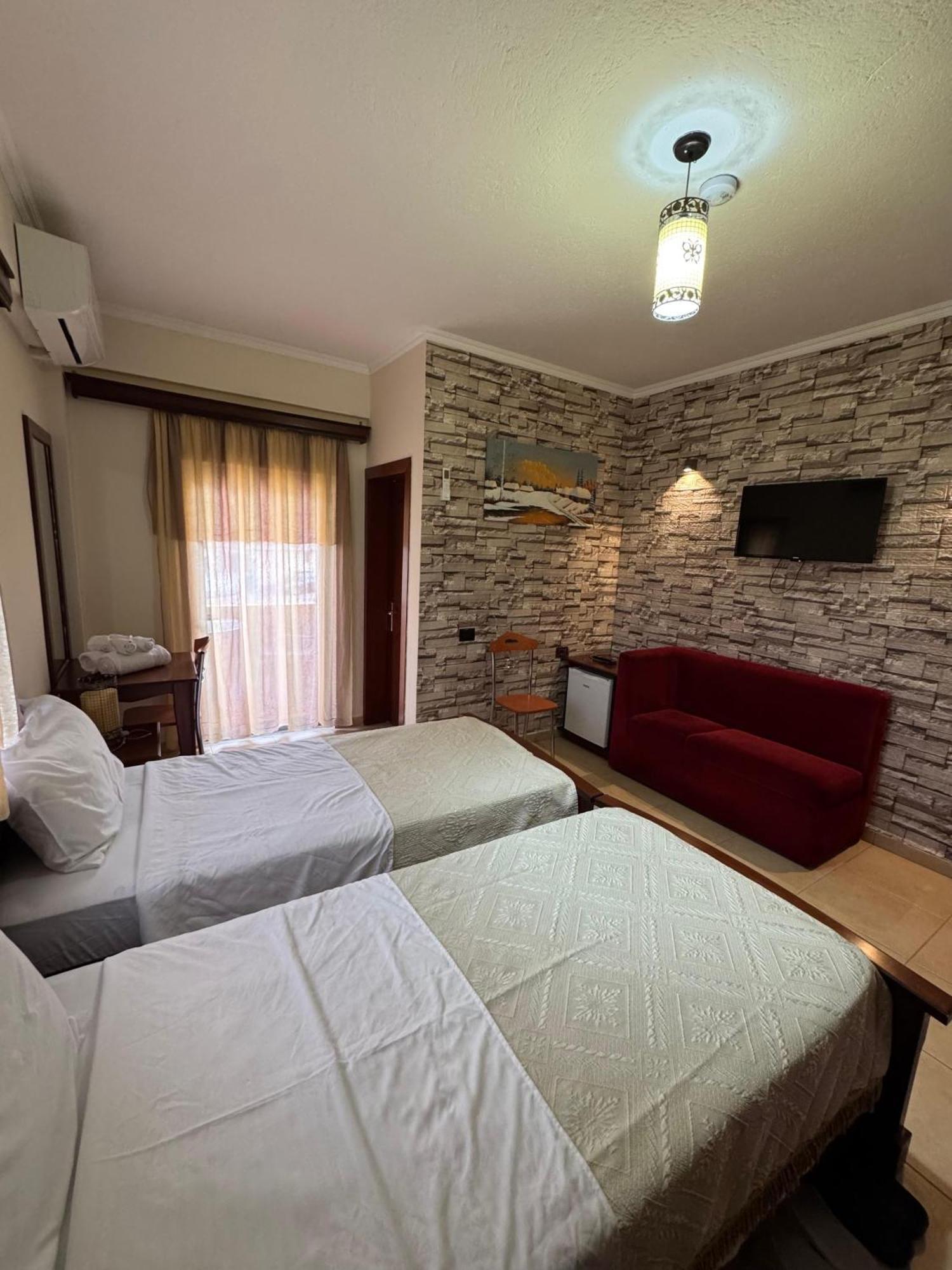 Hotel Restorant Leza Lin Bagian luar foto